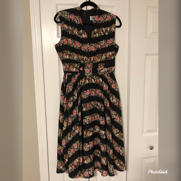 Unique Vintage Dresses & Skirts - Unique Vintage Flower Dress Size Medium